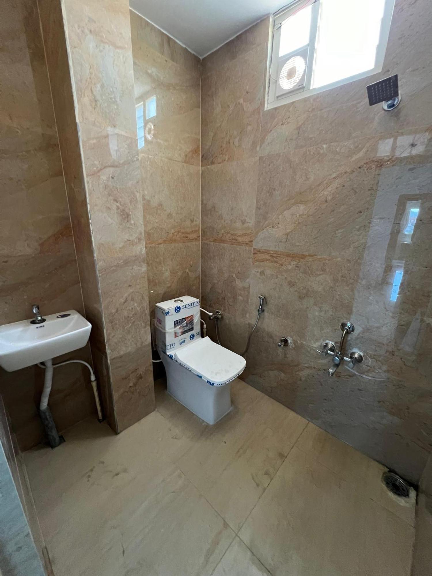 Snr Venus Hotels Tirupati Exterior photo